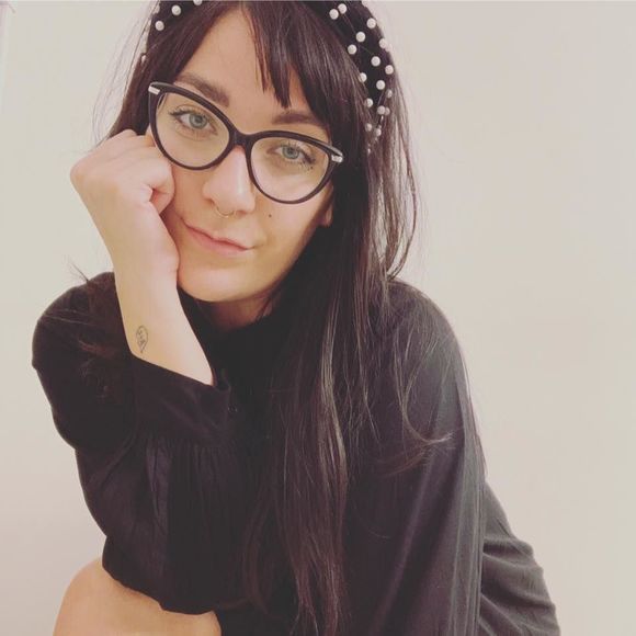 Meet your Posher, Liz - Picture 1 of 1